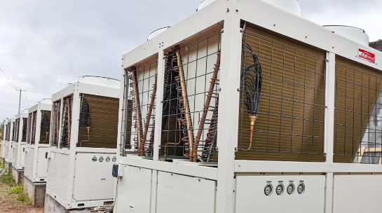 養(yǎng)鴨場(chǎng)老板：熱泵供暖溫度高，費(fèi)用比燒煤還??！